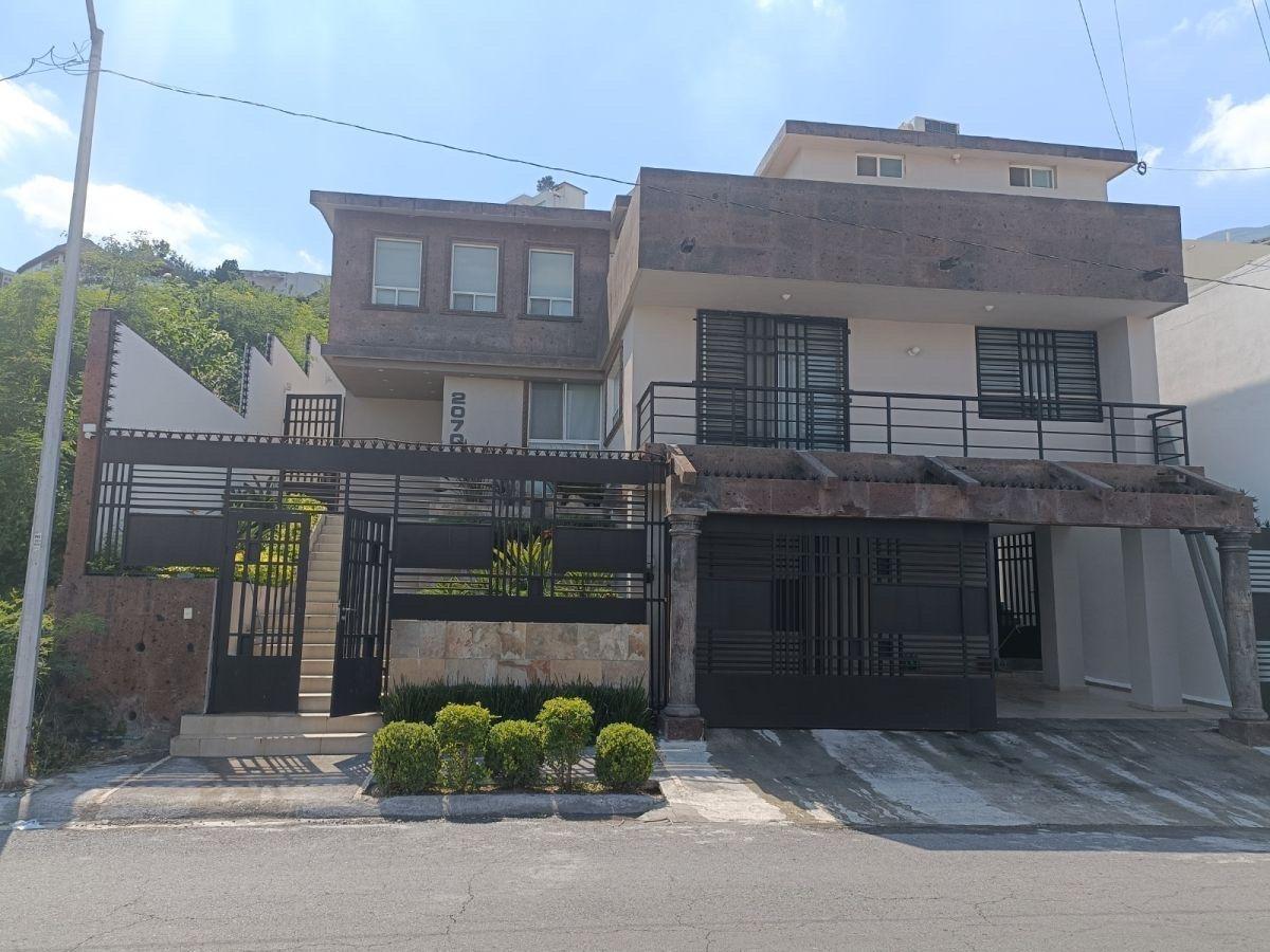 casa en renta en Monterrey: Cumbres 2: casa con alberca — foto 1